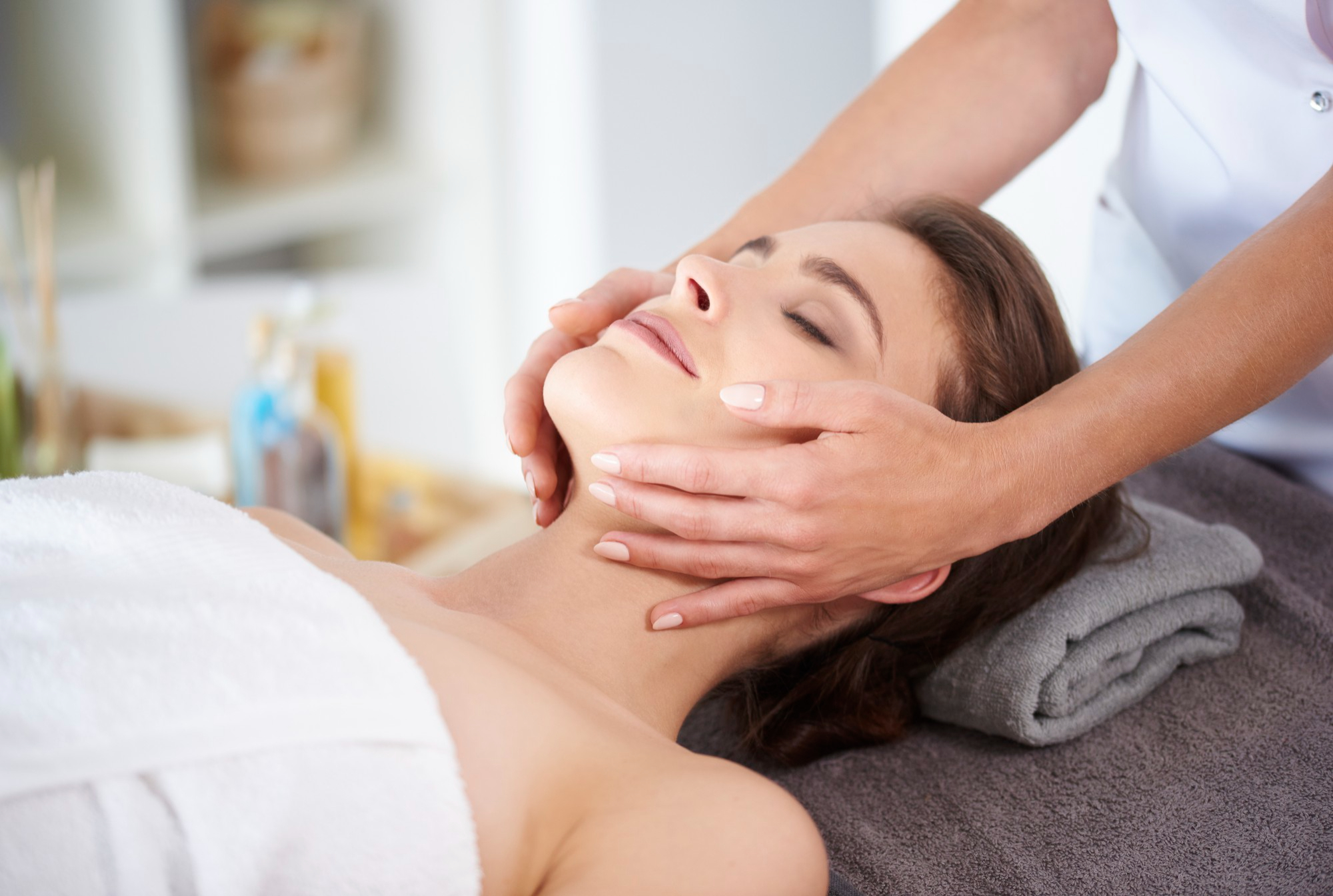 Facial Massage & Lymphatic Drainage 